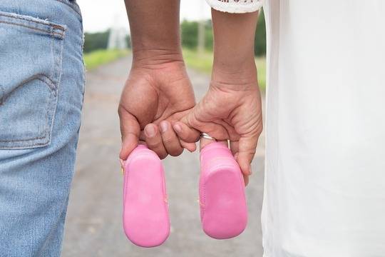 Общи правила за избор на нощници и халати за бременни жени и кърмещи майки