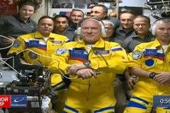 УСПЕХ: Союз МС-21 пристигна на МКС, космонавтите влязоха в станцията с жълто-сини униформи!