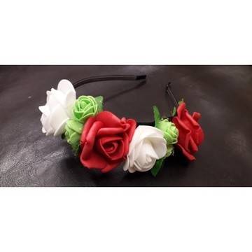 Венец за глава от изкуствени цветя, поставен на част от диадема. Подходящ за фолклорни танци и за лазарки!