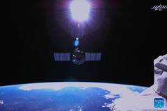 Товарният кораб Тянжоу 2 се разкачи от китайската космическа станция