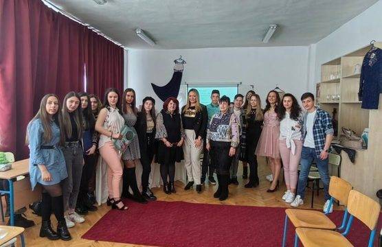 Прет-а-порте за Международния ден на Франкофонията в РПГ „Н. Стойчев“ в Разлог