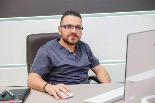 Д-р Ангел Радев: Разширените вени вече се лекуват неоперативно (интервю за в. „24 часа“)