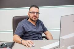 Д-р Ангел Радев: Разширените вени вече се лекуват неоперативно (интервю за в. „24 часа“)