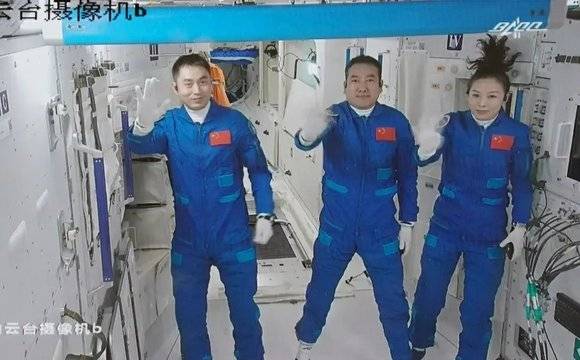 Пилотираният космически кораб на Китай Шенчжоу 13 ще се завърне на Земята след рекордна за страната експедиция