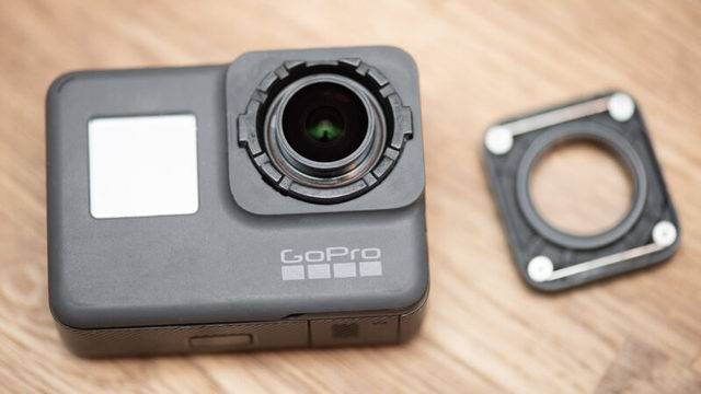 Как да смените лещата на GoPro HERO7 Black, HERO6 Black, HERO5 Black и HERO (2018)