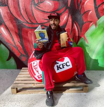 Спечелете мега як и удобен пуф, книгата „Свободен“ и 10 безплатни Wrapper Box