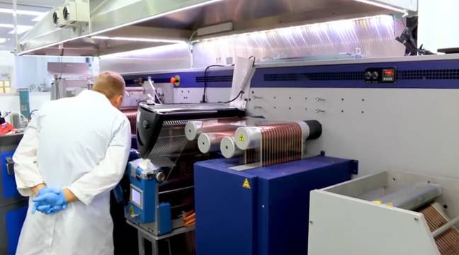 Производител на етикети за вино печата слънчеви панели