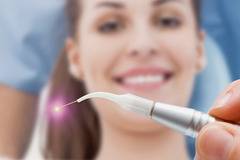 Жълти зъби от прекоремна употреба на минерална вода