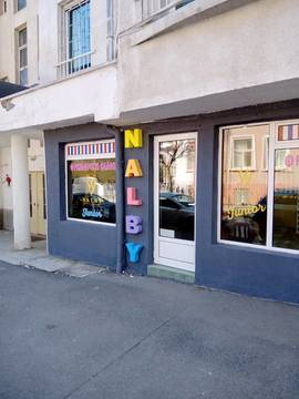 Шарени обемни букви за детски фризьорски салон НАЛБИ