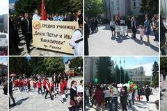 Тържественото шествие на учители и ученици, в центъра на Разлог, се завръща след двугодишно отсъствие