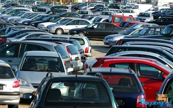 Украински граждани ударно изкупуват автомобили втора ръка от автокъщите в Дупница