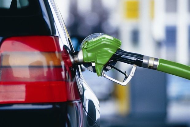 Добра новина за шофьорите: Под 3 лв. за литър бензин