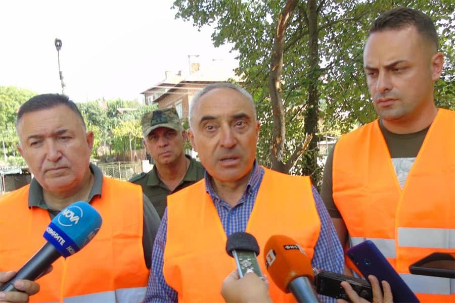 Ангел Стоев: Огромното количество дъжд и скъсаната дига са причините за наводненията в Карловско – в Пловдив
