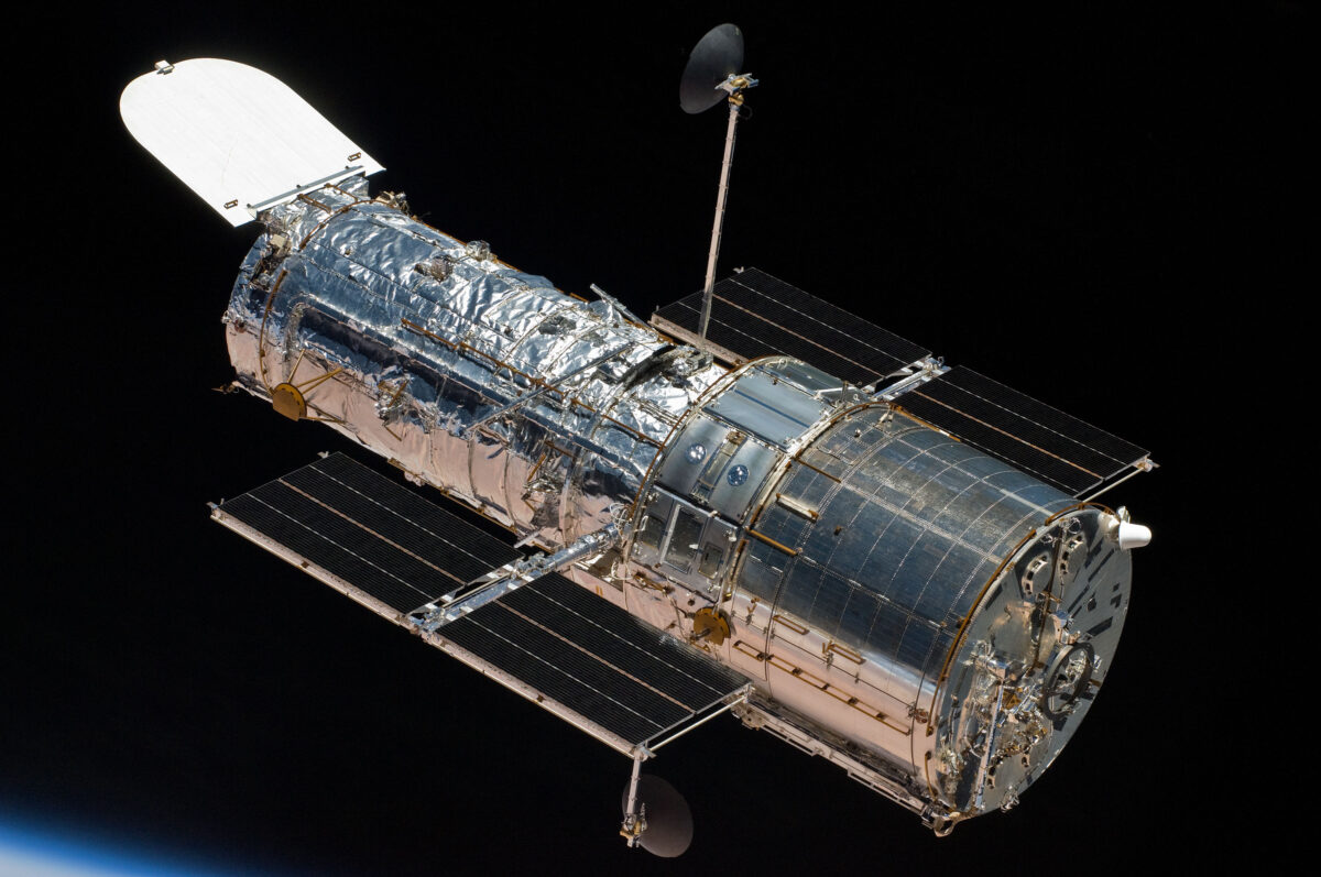 НАСА, СпейсЕкс и Поларис обмислят да изстрелят обслужваща мисия до Хъбъл!