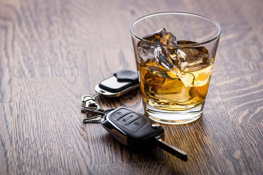 Хванаха 19-годишен да шофира крадена кола без книжка и с алкохол в кръвта – в Пловдив