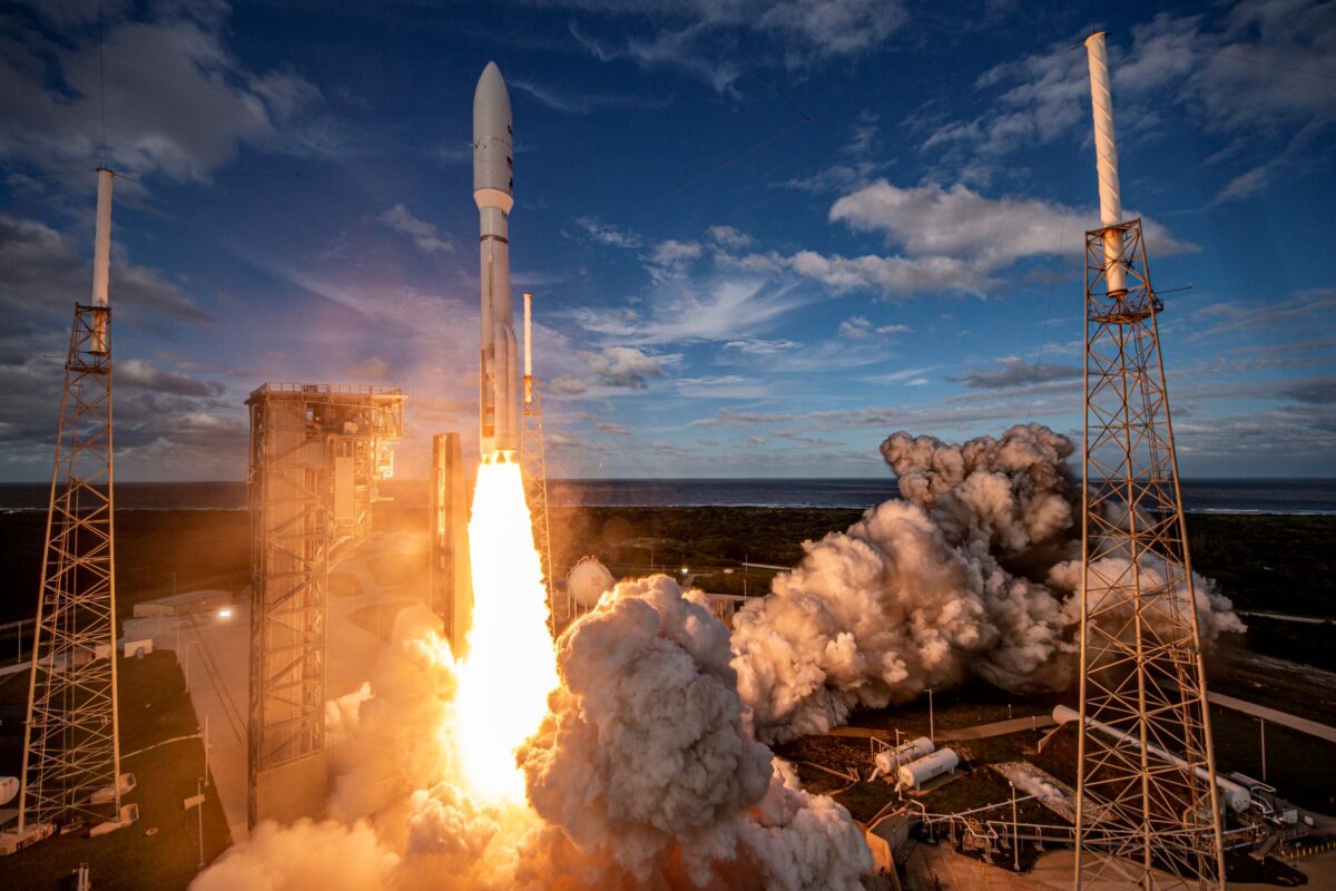 УСПЕХ: Последната ракета Атлас 5 в конфигурация 531 изведе в космоса два спътника!