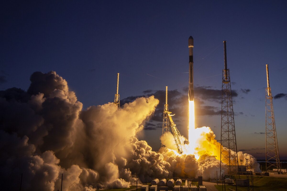 УСПЕХ: СпейсЕкс проведе 46-тия си космически полет през 2022 г.