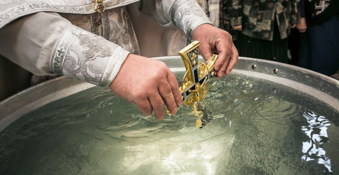 Ефективен начин да превърнете светената вода в лечебна с помощта на молитва – Новинар Онлайн