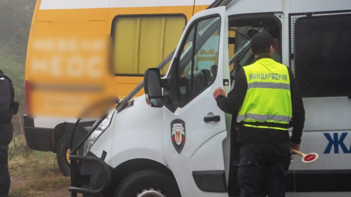 Два джипа на „Жандармерията“ се удариха челно край Царево, има пострадали