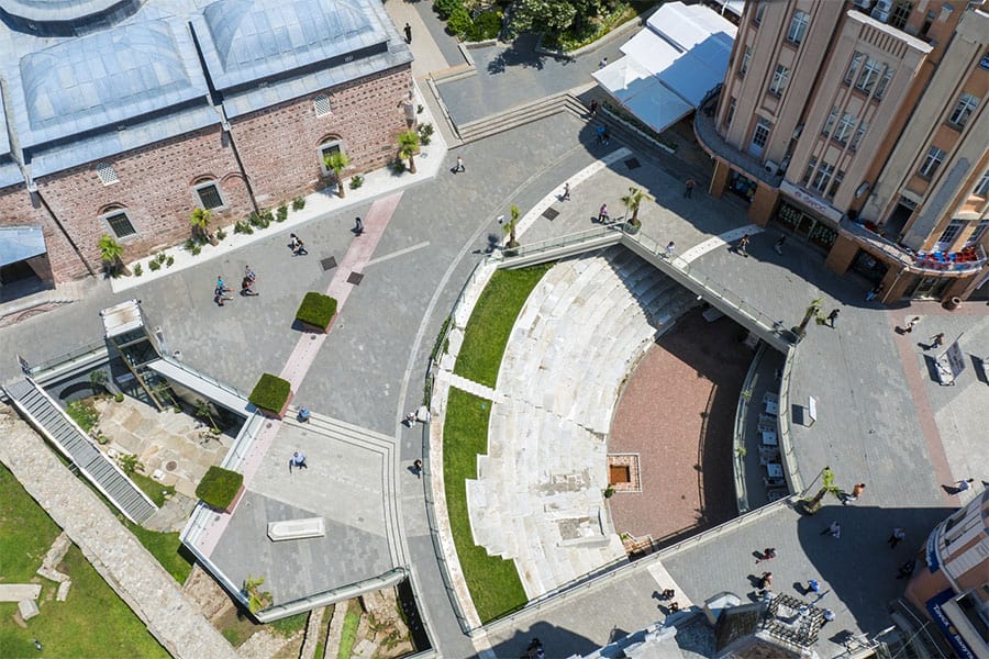 Показват фотоизложба на площад Римски стадион в Пловдив – в Пловдив