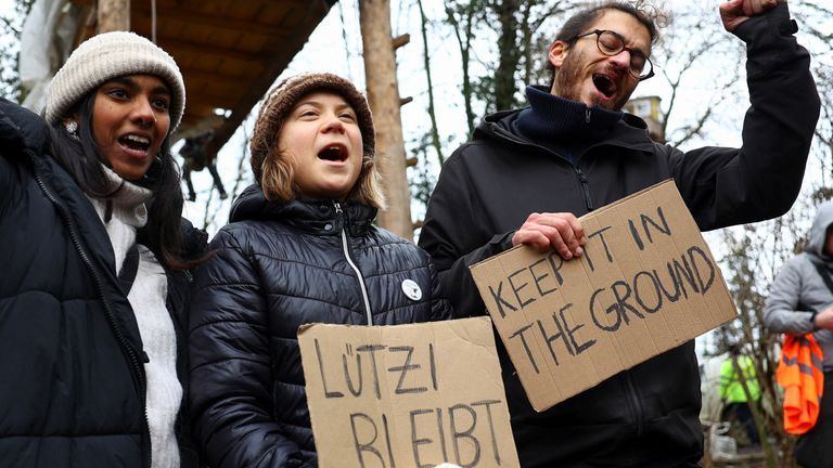 Грета Тунберг се включи в протеста срещу въглищна мина