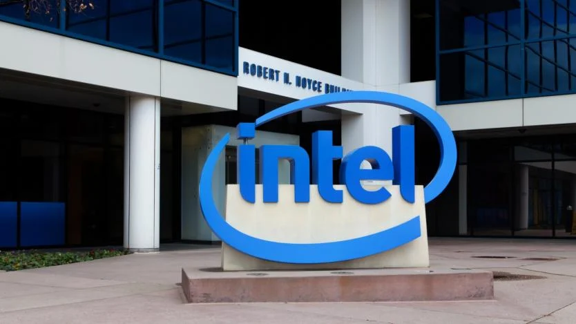 „Историческият колапс“ на Intel предизвика разпродажба при чиповете