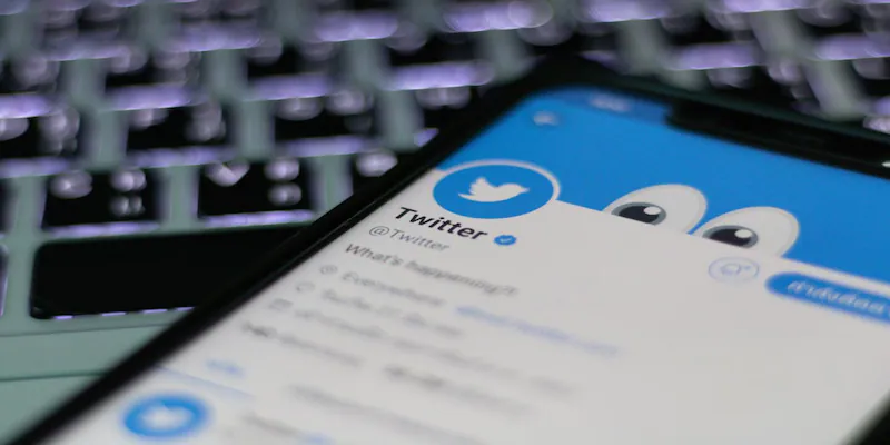 Над 200 милиона имейли са откраднати от Туитър