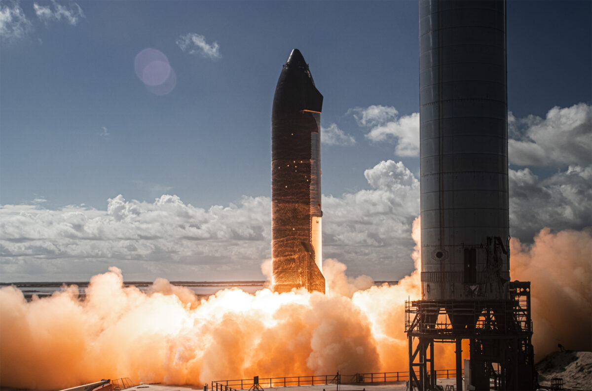 Space X тества успешно най-мощната ракета
