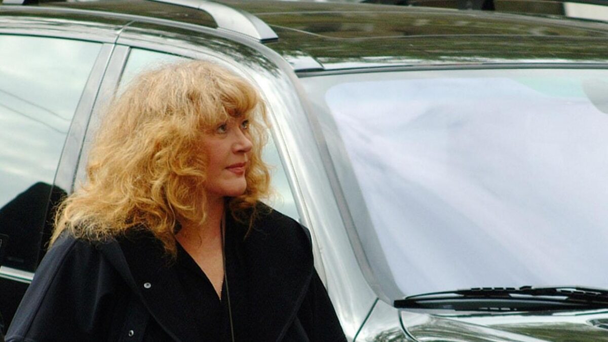 Приеха Алла Пугачова в болнично заведение