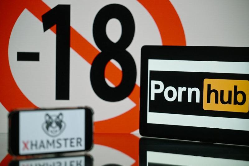 Порно сайтове ще проверяват възрастта на потребителите си