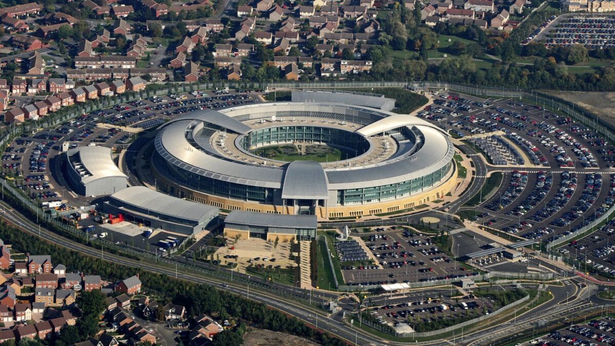 Великобритания набира шпиони