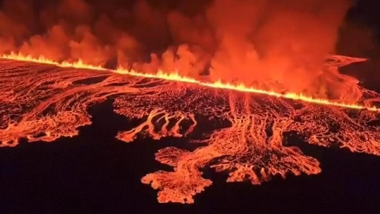 Исландският вулкан отново изригна, евакуират хората