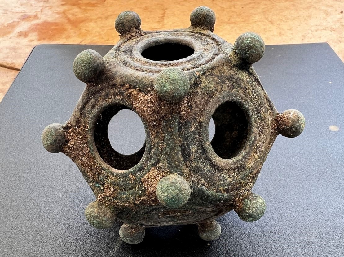 Любители археолози откриха емблематичен мистериозен артефакт