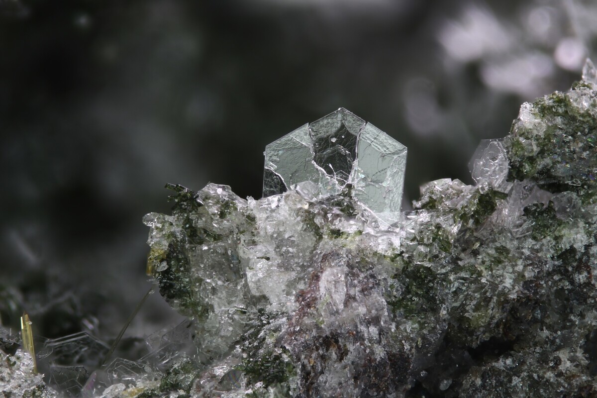 Откриха извънземен минерал с уникални термични свойства