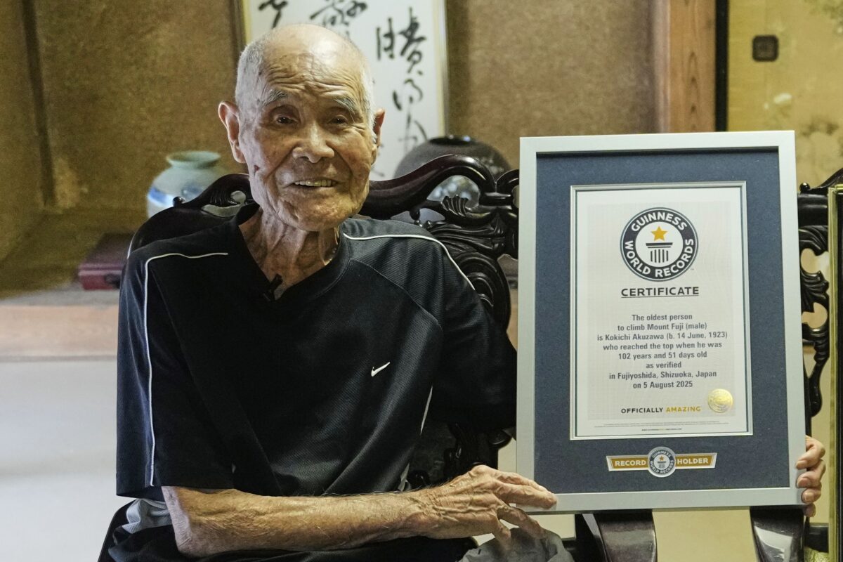 102-годишен изкачи връх Фуджи и постави рекорд