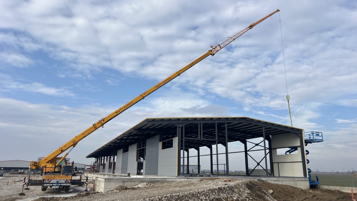 Автокран под наем в Пловдив – надеждно решение за строителството и индустрията