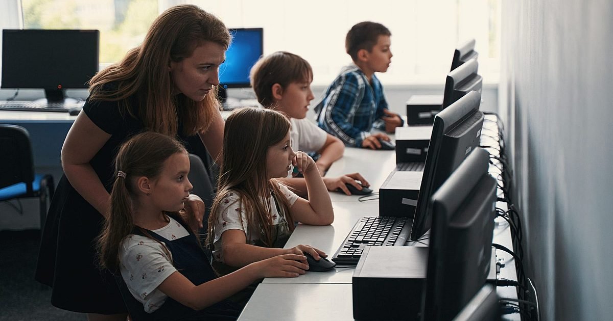 Остават броени дни за кандидатстване в глобалния конкурс Solve for Tomorrow